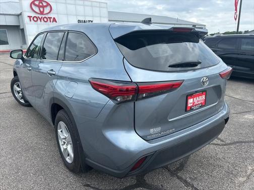 2022 Toyota Highlander LE