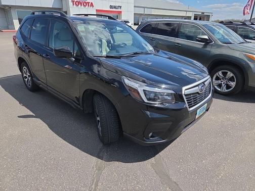 Crystal Black Silica 2021 Subaru Forester Premium