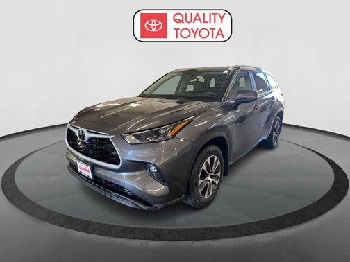 Magnetic Gray Metallic 2023 Toyota Highlander XLE