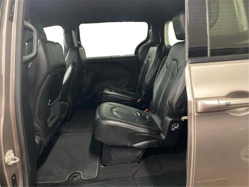 2018 Chrysler Pacifica Touring-L