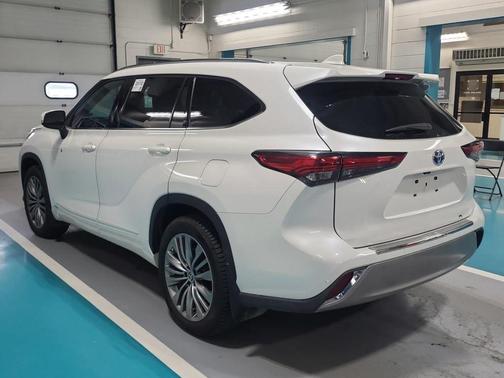 2020 Toyota Highlander Hybrid Platinum
