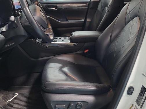 2020 Toyota Highlander Hybrid Platinum