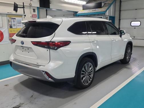 2020 Toyota Highlander Hybrid Platinum