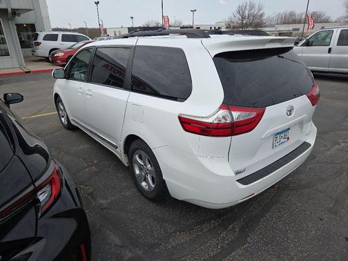 Super White 2017 Toyota Sienna LE