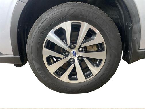Ice Silver Metallic 2020 Subaru Outback Premium