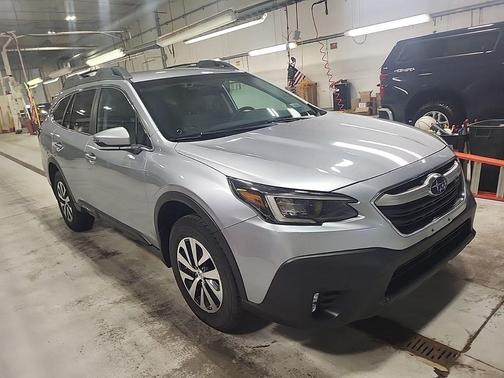 Ice Silver Metallic 2020 Subaru Outback Premium