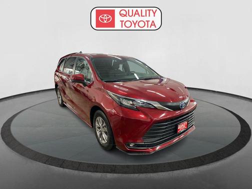 2025 Toyota Sienna XLE