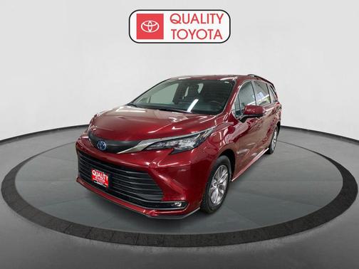 2025 Toyota Sienna XLE