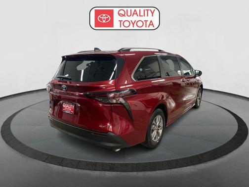 2025 Toyota Sienna XLE