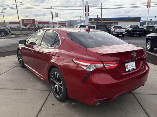 2020 Toyota Camry SE