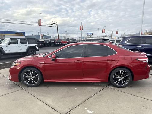 2020 Toyota Camry SE