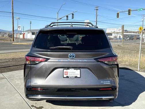 2022 Toyota Sienna Platinum