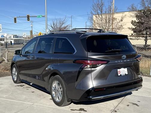 2022 Toyota Sienna Platinum