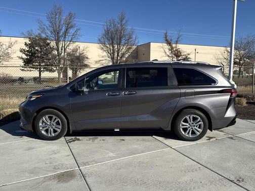 2022 Toyota Sienna Platinum