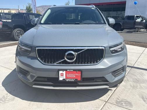 2022 Volvo XC40 T5 Momentum