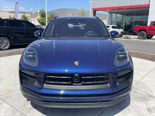 2023 Porsche Macan Base