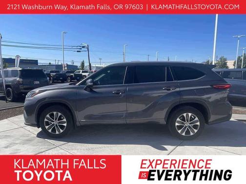 2022 Toyota Highlander Hybrid XLE