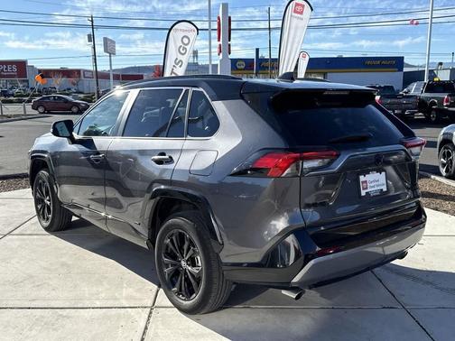 2022 Toyota RAV4 Hybrid SE