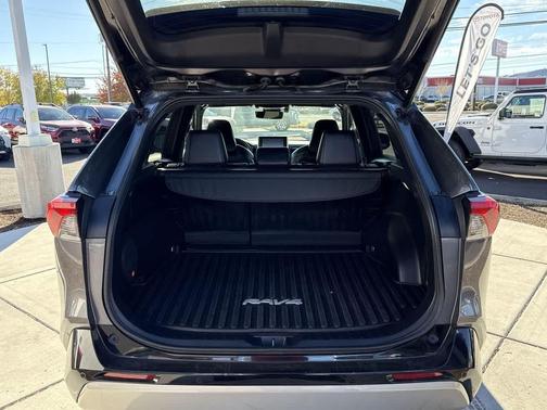 2022 Toyota RAV4 Hybrid SE