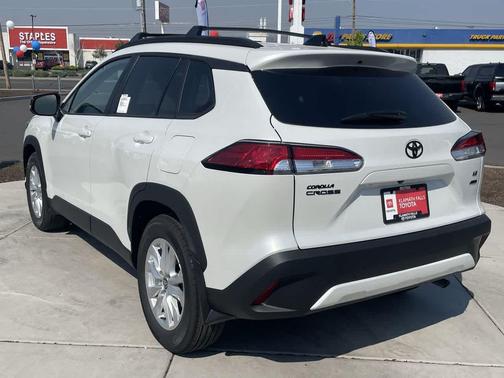 2025 Toyota Corolla Cross LE