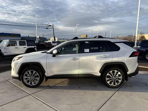 2025 Toyota RAV4 XLE Premium