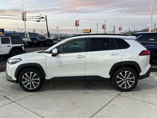 2023 Toyota Corolla Cross XLE