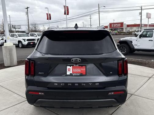 2021 Kia Sorento S