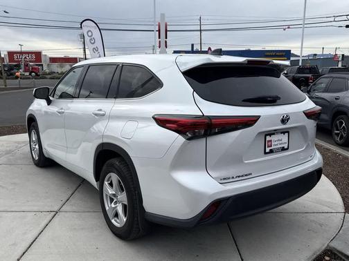 2022 Toyota Highlander Hybrid LE