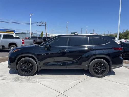 2023 Toyota Highlander Hybrid Platinum