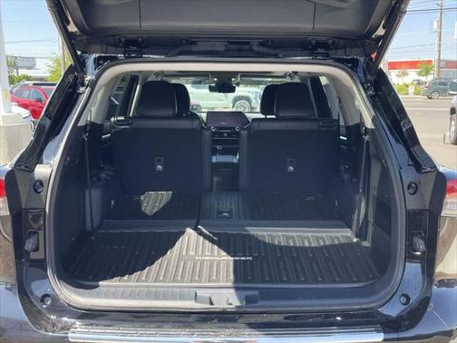 2023 Toyota Highlander Hybrid Platinum