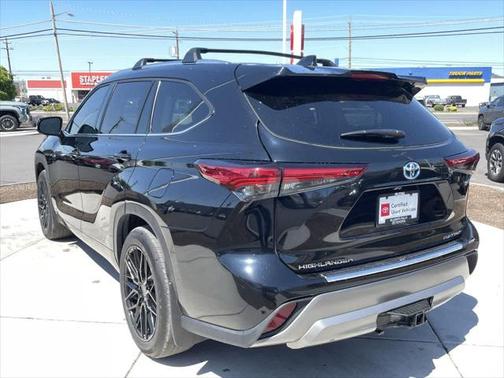 2023 Toyota Highlander Hybrid Platinum