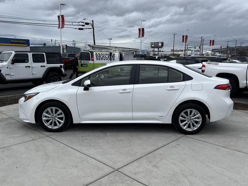 2025 Toyota Corolla Hybrid LE