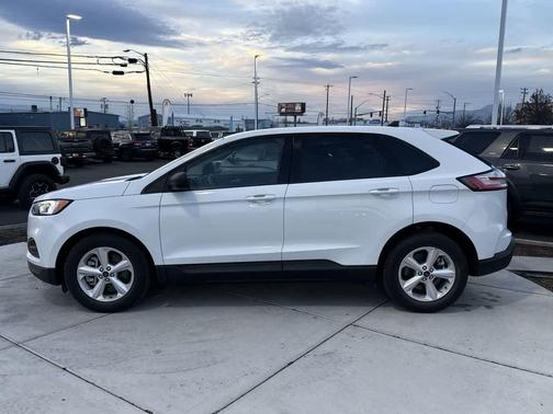 2022 Ford Edge SE