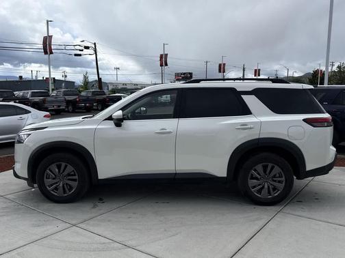 Pearl White Tricoat 2024 Nissan Pathfinder SV 4WD