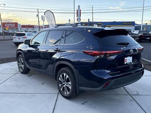 2022 Toyota Highlander Hybrid XLE