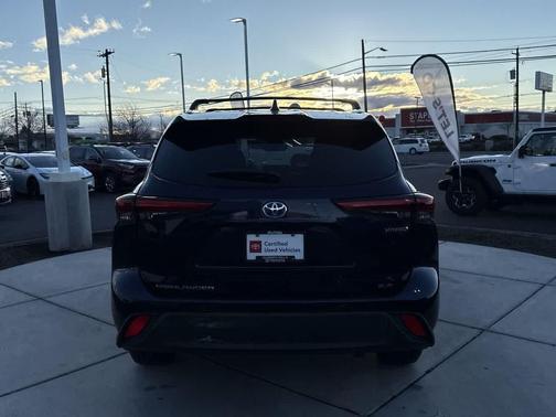 2022 Toyota Highlander Hybrid XLE