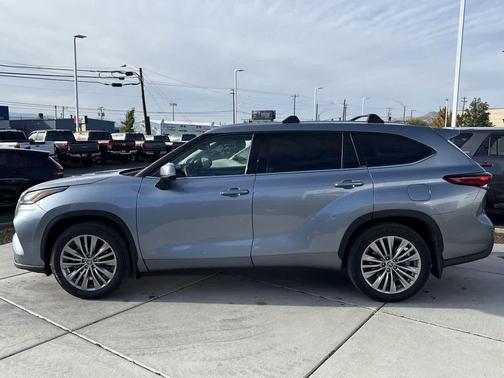 2023 Toyota Highlander Platinum