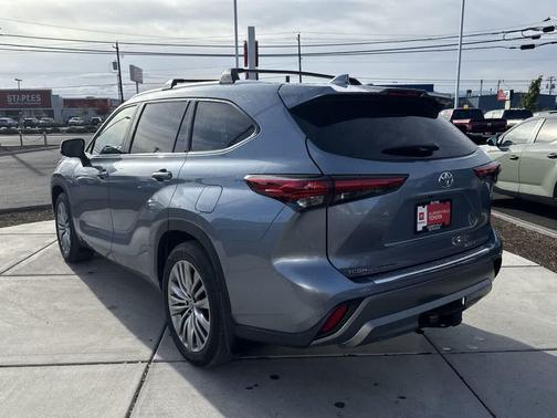 2023 Toyota Highlander Platinum