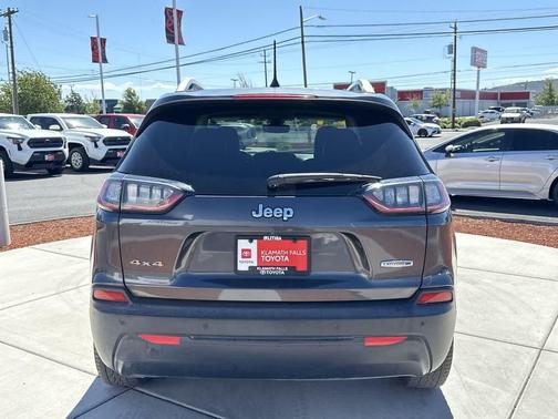 Granite Crystal Metallic Clearcoat 2019 Jeep Cherokee Latitude Plus