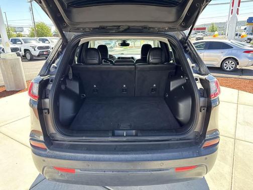Granite Crystal Metallic Clearcoat 2019 Jeep Cherokee Latitude Plus