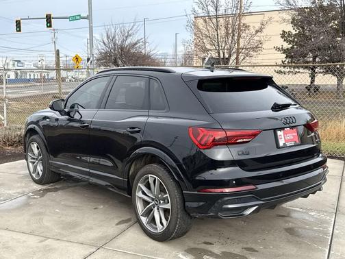 2022 Audi Q3 45 S line Premium