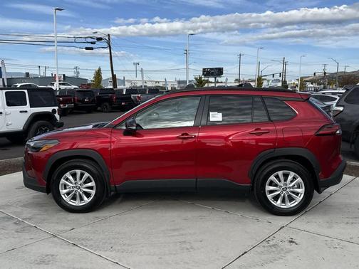 2026 Toyota Corolla Cross LE