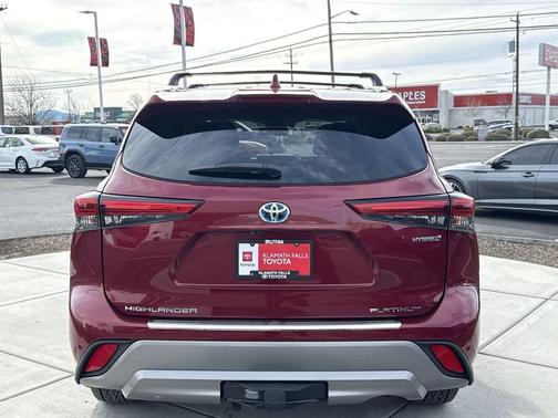 2022 Toyota Highlander Hybrid Platinum