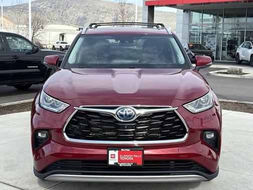 2022 Toyota Highlander Hybrid Platinum