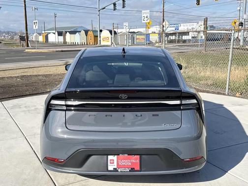 2026 Toyota Prius Plug-In Hybrid SE