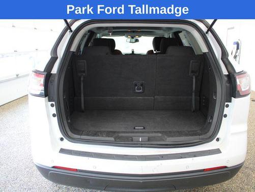 Iridescent Pearl Tricoat 2016 Chevrolet Traverse 1LT