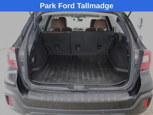 Crystal Black Silica 2018 Subaru Outback 3.6R Touring