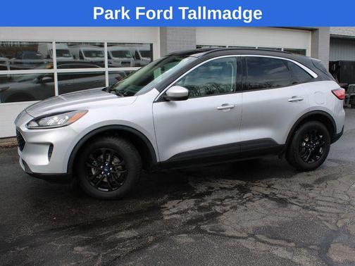Ingot Silver Metallic 2020 Ford Escape SE