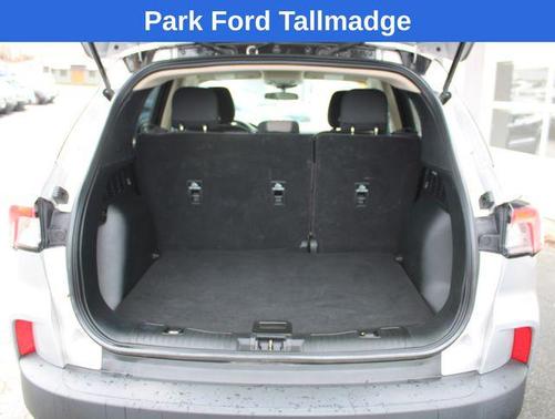 Ingot Silver Metallic 2020 Ford Escape SE