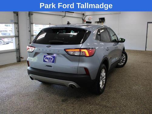 Iced Blue Silver Metallic 2022 Ford Escape SE
